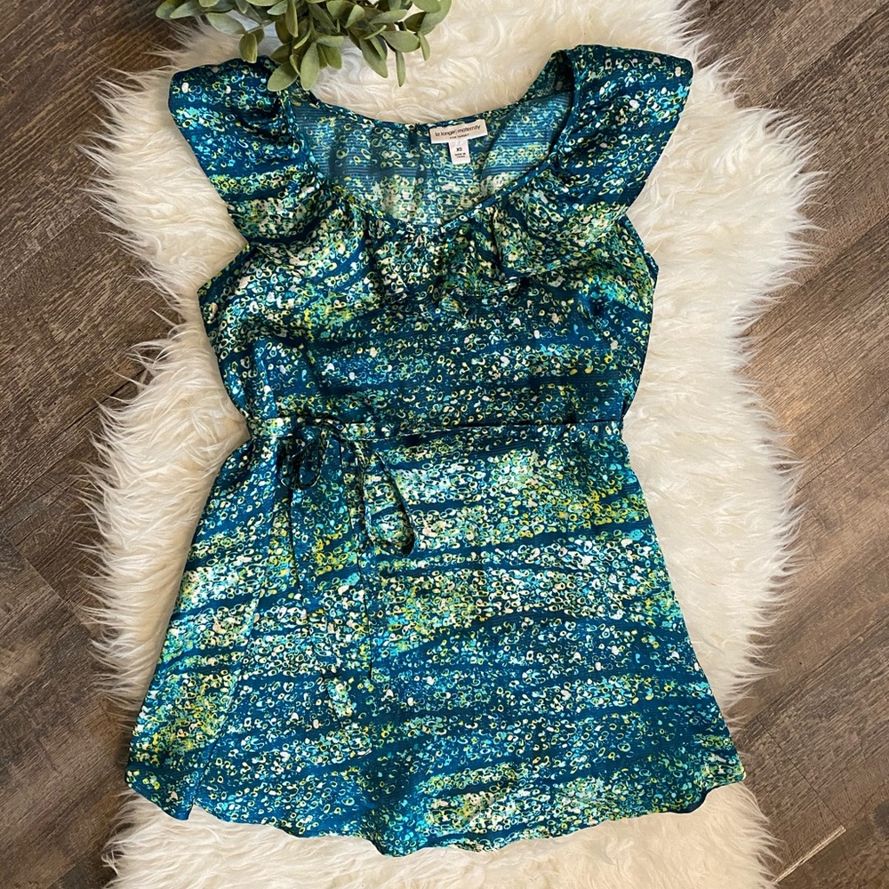 Liz Lange Maternity sleeveless silky tie top